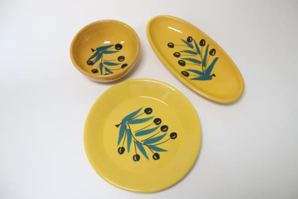 Ensemble de : bol aperitif, bol de soupe et plat en ceramique