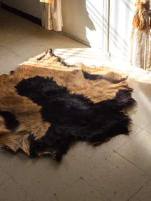 Tapis en Peau de Chèvre Naturelle