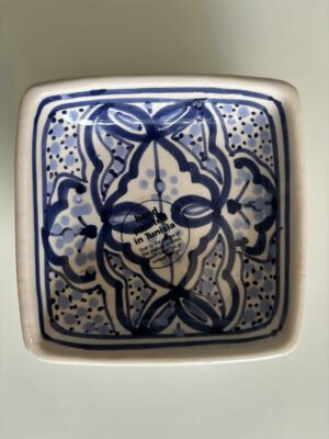 abdf2220-7d96-44dd-88b5-eef1bdbd9645 Petit plat carré en céramique artisanale