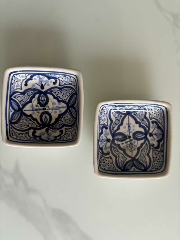 Petit plat carré en céramique artisanale